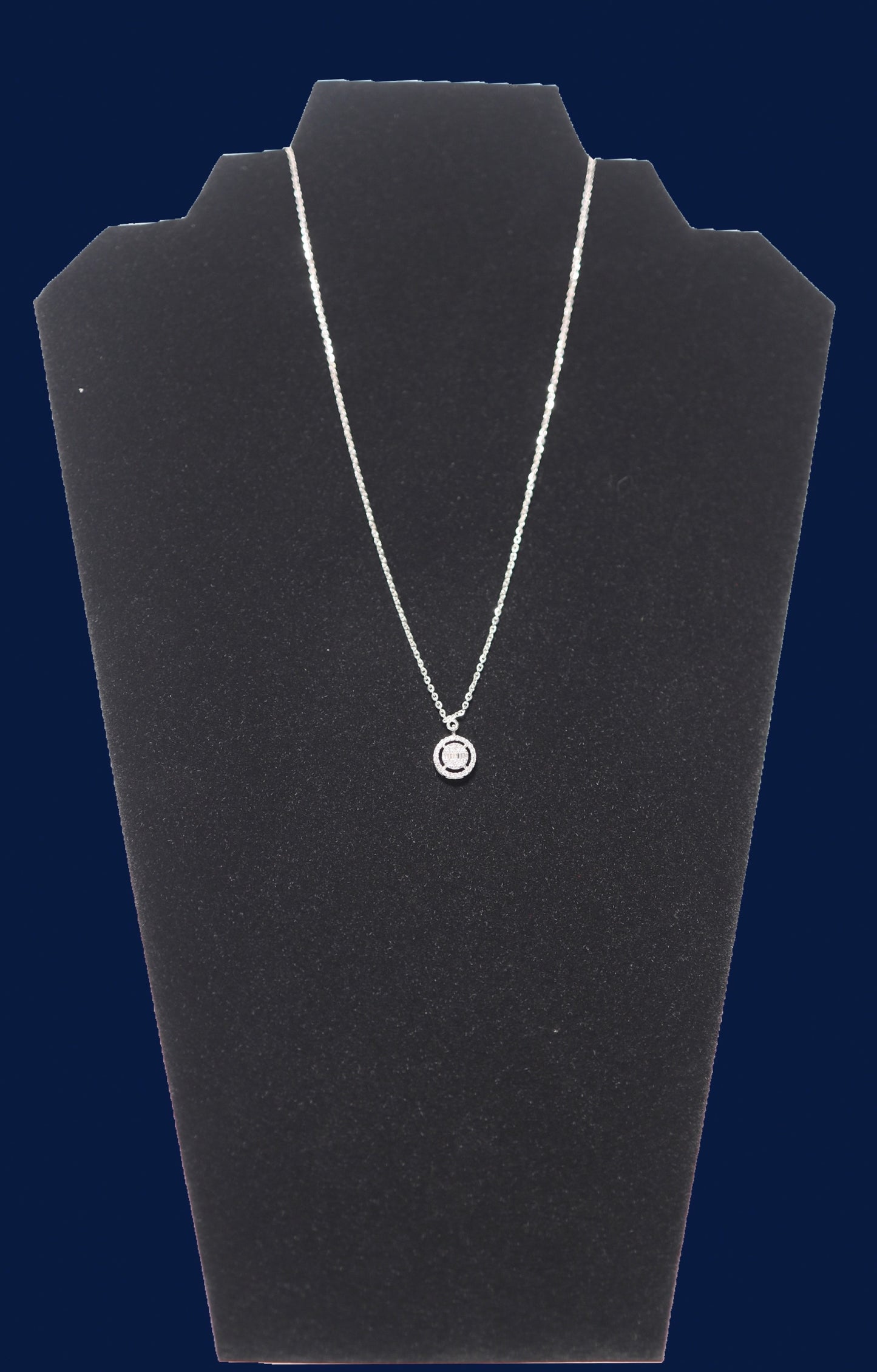 Diamond pendant necklace