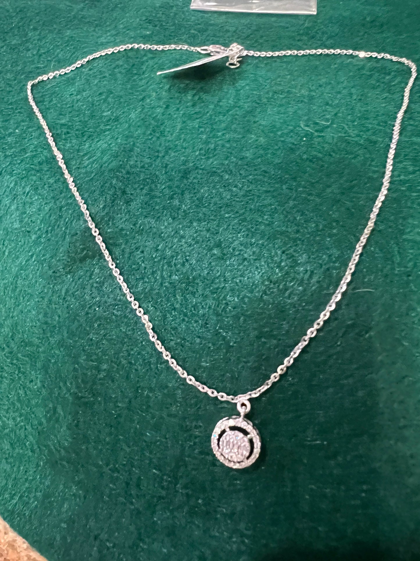 Diamond pendant necklace